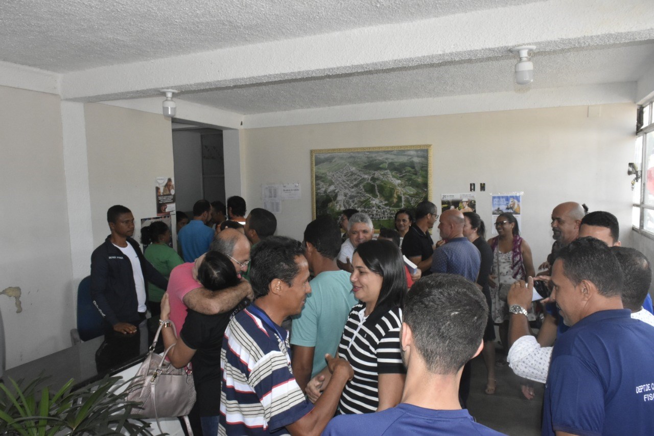 Camacã: Prefeito Oziel reassume o mandato